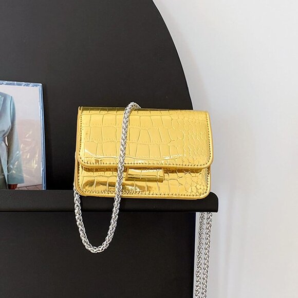 Glamorous & Lightweight Croc-Embossed Crossbody Bag for Everyday Elegance - Picture 5 of 7